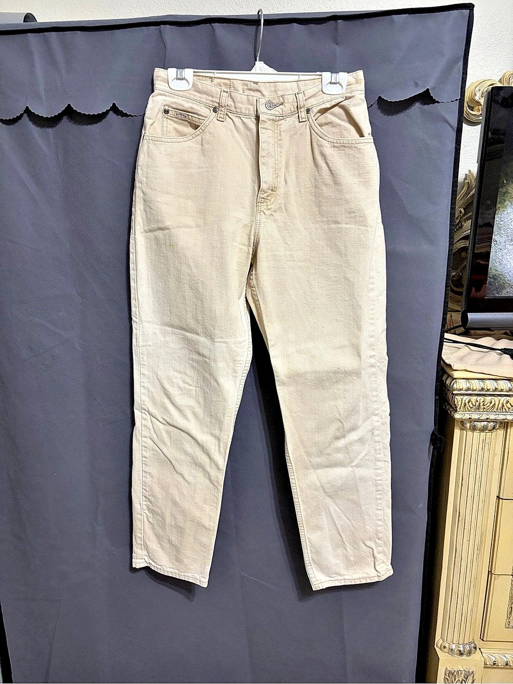 Riders Straight Leg Jeans in Beige